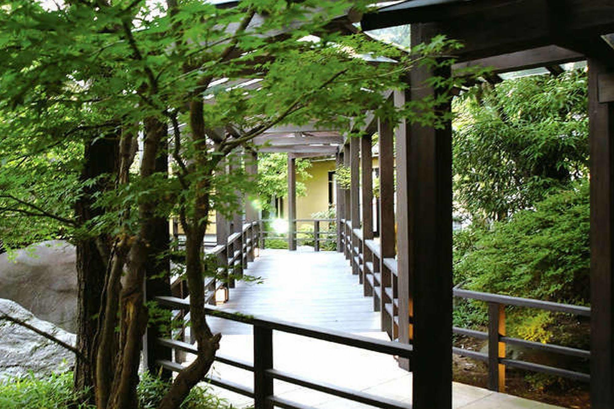 Yuraku Hotel Awara Extérieur photo
